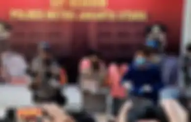 Kasus Prostitusi Online: Dua Artis Digrebek Saat Sedang Threesome Layani Pria Hidung Belang, Pasang Tarif Hingga Rp110 Juta