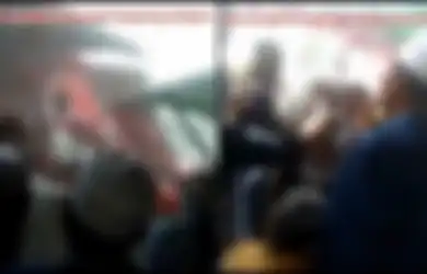 Tenda Pernikahannya Langsung Hancur Diserang Hujan Deras, Pengantin Wanita di Surabaya Sampai Pingsan Seketika Lihat Panggungnya Berantakan, Netizen: Doa Mantan Pacar