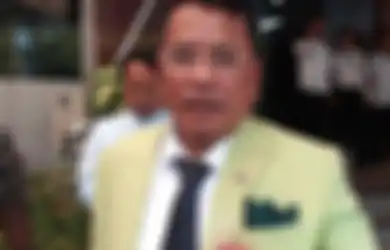 Berbanding Terbalik dengan Keinginannya Tobat Jadi Buaya Darat, Hotman Paris Malah Pamer Asisten Baru yang Masih Masih Muda dan Miliki Paras Menawan
