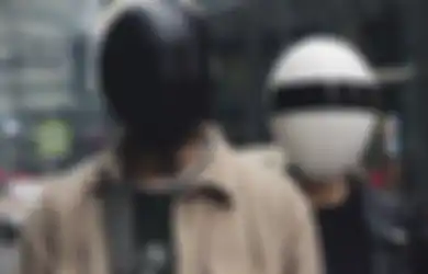 Jaga Protokol Kesehatan Sekaligus Keren, Pakai Masker Wajah dengan Gaya ala Daft Punk