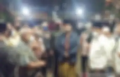Dilarang Ambil Foto-foto, 6 Jenazah Pengawal Habib Rizieq Dishalatkan di Masjid Petamburan, Anak Yatim Itu Susul Kepergian Sang Ayah 