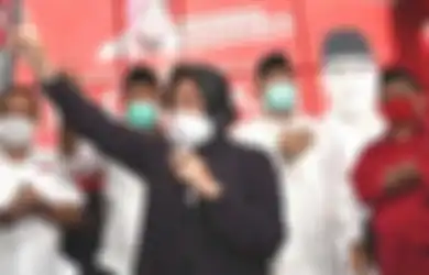 Jagoan Megawati dan PDIP Menang dalam Hitungan Sementara, Wali Kota Risma Nurut Diminta Pose Begini di Depan Kamera: Saranghae Surabaya!