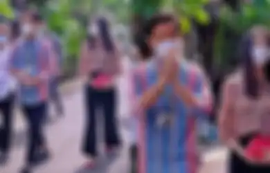 Suaminya Jadi Calon Kuat Wali Kota Solo, Selvi Ananda Terpergok Kenakan Tas dan Sepatu Seharga Ini Saat Nyoblos Bareng Gibran Rakabuming