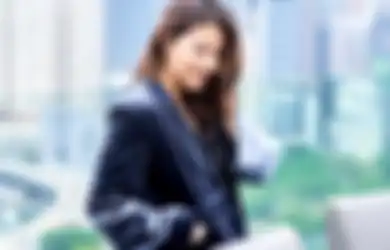 Pantas Saja Miliki Rumah Seharga Rp 75 Miliar, Gantungan Tas Super Mini Milik Istri Ruben Onsu Ini Bisa Buat Bayar Kontrakan Berkali-Kali!