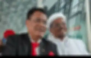 Diminta Pendukung FPI Maju Bela Rizieq Shihab, Hotman Paris: Saya Terlalu Sibuk, Silahkan Para Pengacara Senior untuk Membela 
