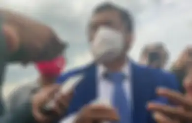 Sesumbar Pengin Gaji Karyawan Usai Antrian Stempel Mengular di Bandara Jam 5 Pagi, Hotman Paris: Kasihan Ini Rakyat, Pimpinannya Masih Tidur Kali ah