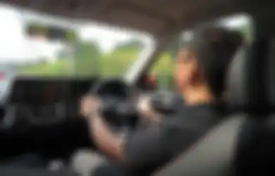 Begini Cara Memegang Setir Mobil yang Benar, Menurut Pakar Safety