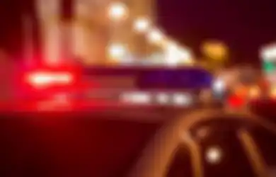 Aksi Nekat Pria Hentikan Mobil Polisi Viral di TikTok, Lakukan Hal Menyentuh Ini Demi Anak