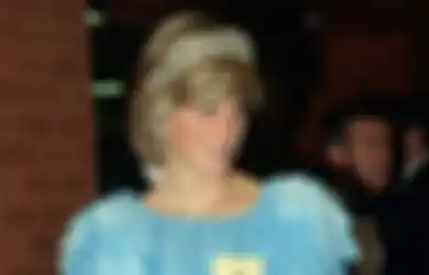 Favorit! 7 Penampilan Manis Princess Diana dalam Balutan Dress Biru