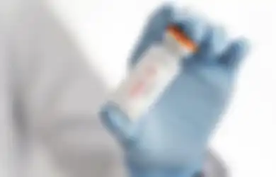 Pertama Kali Disuntik Vaksin Virus Corona, Tenaga Medis Ini Alami Alergi Parah, Kok Bisa?