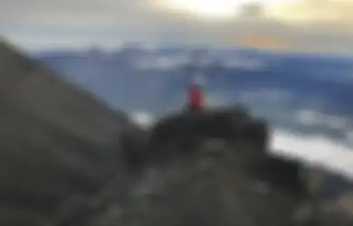 Saat Liburan Akhir Tahun, Ada 7 Pendakian Gunung di Indonesia yang Ditutup