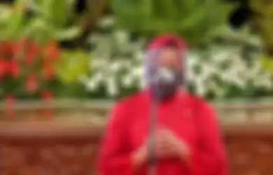 Sosoknya Viral Usai Ditemui Mensos Saat Lakukan Aksi Blusukan, Tunawisma Ini Buka Suara Akui Tak Kenal Tri Rismaharini: Saya Nggak Tahu Orangnya yang Mana