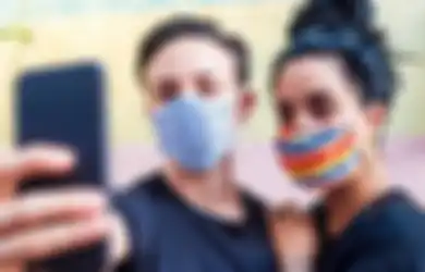 Remaja Tua Muda Bisa Rayakan Tahun Baru 2021 dengan Sepuluh Cara Seru di Rumah Aja Ini!
