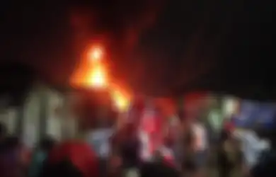 14 Mobil Pemadam Dibuat Kualahan, Gegara Bocah Nekat Main Petasan di Malam Tahun Baru, Gudang Karet di Cakung Jakarta Timur Terbakar Habis