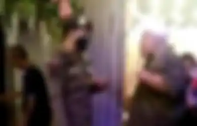 Warungnya Diminta Tutup karena Batas Jam Malam, si Pemilik Geram hingga Ancam Keluarkan Laras Panjang di Depan Satpol PP: Saya Perwira di Polda Metro!