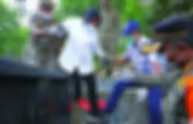 Bak Siram Minyak Ke Kompor, Rocky Gerung Tertawa Keras Usai Lihat Risma Jumpai Pengemis di Kawasan Steril Jakarta: Mungkin Dia Ikut dari Surabaya