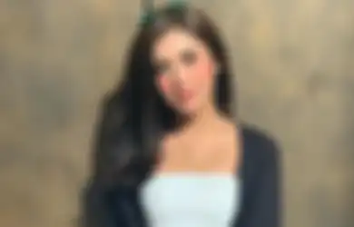 Datang ke Kondangan Pakai Kebaya Transparan Super Seksi, Penampilan Millen Cyrus Sukses Bikin Netizen Terpesona: Cantik Banget!