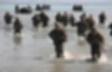Jika Musuhnya ISIS, Amerika Pun Sampai Tinggalkan Gengsi Untuk Bekerja Sama dengan Taliban, Terkuak Ini Momen Tentara Amerika dan Pejuang Taliban Terlihat Akur