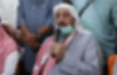 Unggah Foto Sang Ulama Pakai Selang Oksigen, Ustaz Yusuf Mansur Sampaikan Kabar Duka Hingga Mata Berkaca-kaca: Mohon Doanya...