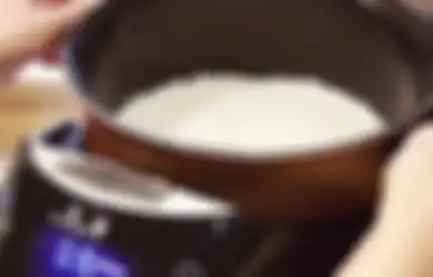 Masak Nasi Malah Kurang Matang? Coba Lakukan Ini Sebelum Menekan Tombol Rice Cooker!
