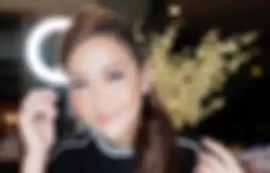 Rayakan Ulang Tahun di Usai Nyaris Setengah Abad Bareng Suami dan Anaknya, Maia Estianty Malah Belingsatan Cari Sosok Gadis Muda Ini, Siapa?
