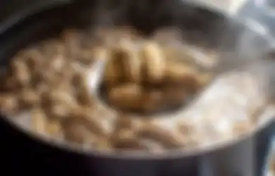Murah Meriah tapi Punya Khasiat Luar Biasa, Gak Nyangka Camilan Kacang Tanah Rebus Bisa Bikin Penyakit Sejuta Umat Ini Mental