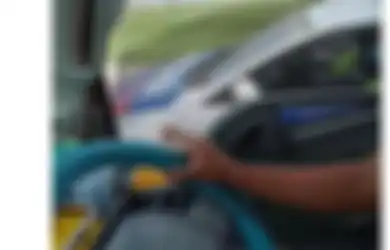 Bak Adegan Film, Viral Video Aksi Kejar-kejaran Truk dengan Mobil PJR, Polda Jatim: Ini Bisa Membahayakan!