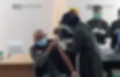 Bangga Jadi Orang Pertama Disuntik Vaksin Covid-19, Sosok Ini Malah Positif Corona, Begini Kondisinya Sekarang 