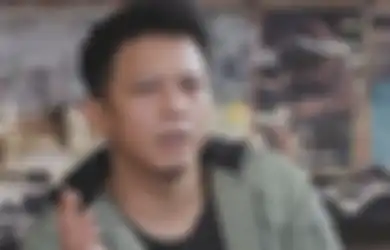 Tampak Sumringah, Agnez Mo dan Ariel NOAH Kepergok Jalan Santai Berdua