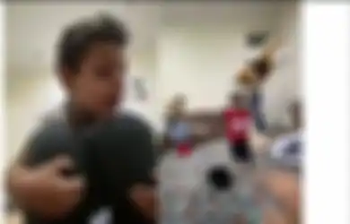 Bak Gantikan Sosok sang Ayah yang Kini Telah Tiada, Begini Perlakuan Anak Sulung Syekh Ali Jaber kepada 2 Adiknya, Momong Banget!