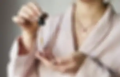 Enggak Perlu Buang Uang Beli Skincare Mahal, Cukup Menggunakan Serum Wajah Alami dengan Bahan-bahan Ini, Kulit Wajahmu Langsung Glowing Maksimal