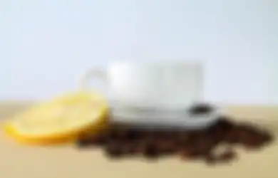 Suka Minum Kopi dengan Lemon? Intip 3 Manfaatnya Buat Tubuh Yuk!