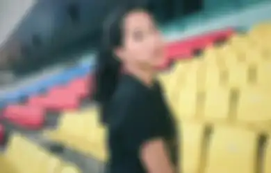Tiru Padu Padan Kaos Hitam ala Nadiya Rawil yang Simpel Tapi Kece!