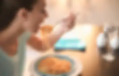 4 Bahaya Kalau Kita Makan Terlalu Cepat. Nyawa Bisa Melayang!