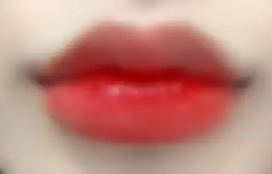 Trik Mudah Bikin Glossy Ombre Lips Cuma Pakai Petroleum Jelly!