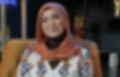 Karir Desy Ratnasari Melambung Pesat Usai Banting Stir Jadi Politisi Hingga Kini Sibukkan Diri Kuliah S3, Mayangsari Langsung Angkat Tangan Saat Mantan Irwan Mussry Minta Dicarikan Jodoh: Standarnya Terlalu Tinggi!