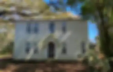 Rumah Berhantu Bisa Terjual? Pakai Paranormal hingga Harga Fantastis!