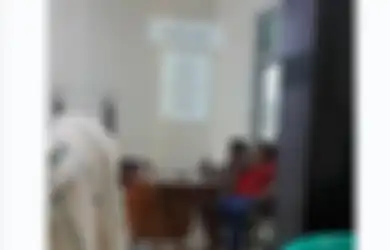 Warganya Kebanjiran Minta Bantuan, Heboh Aksi Oknum Dinsos Pekalongan Asyik Santai Berkaraoke, Ganjar Pranowo: Sudah Dipanggil, Silakan Datang