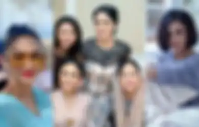 Pantas Kedua Putrinya Jadi Diva Super Menawan, Ibunda Krisdayanti dan Yuni Shara Ternyata Punya Paras Cantik Luar Biasa Meski di Usia yang Tak Lagi Muda, Ritual Super Sederhana Ini Jadi Resepnya Tampil Mempesona
