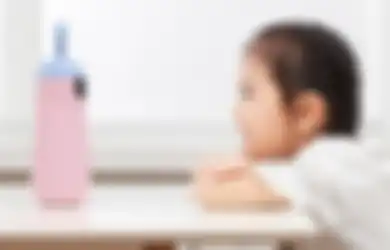 Olike Smart Bottle Untuk Anak-Anak, Punya Sensor Sentuh dan LED 