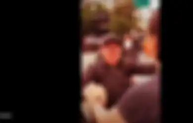 Murka Tahu Suaminya Ditikung Pramugari Garuda, Istri Dirut Taspen Labrak Pelakor: Lo Ga Tahu Malu Ninggalin Keluarga Demi Perempuan Peliharaan 