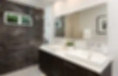 Trik Menaruh Jendela dan Hindari Genangan di Lantai Kamar Mandi