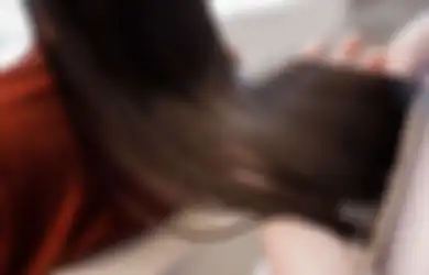 Wah, 4 Minyak Alami Ini Bisa Bikin Rambut Kita Sehat dan Berkilau!