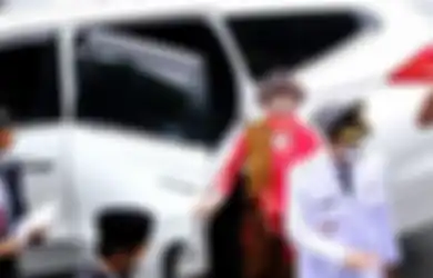 Tampil Memukau di Pelantikan Wali Kota Solo, Penampilan Selvi Ananda Saat Dampingi Gibran Jadi Sorotan, Harga Selop yang Dikenakan Bikin Melongo