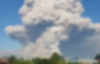 Gunung Sinabung Erupsi! Pasca Dinyatakan Statusnya Siaga Level III