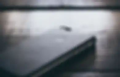 Bahaya, Jangan Taruh Handphone di Bawah Jok Motor, Simak Cara Menyimpan Hape yang Benar