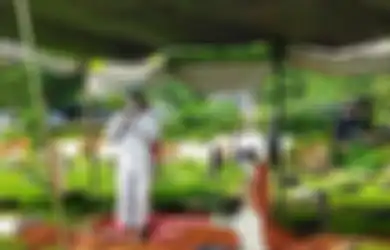 Ikut Makamkan Jenazah Rina Gunawan dengan Protokol Covid-19, Penggali Kubur Ini Ungkap Kondisi Tanah Makam Istri Teddy Syach