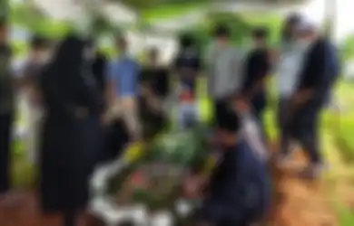 22 Tahun Bangun Biduk Rumah Tangg Berdua, Ini Sosok Teddy Syach yang Setia Temani Rina Gunawan Hingga Ajal Memisahkan