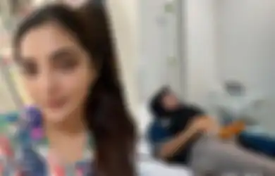 Tak Kunjung Sembuh dari Covid-19, Tangis Pilu Asisten Pecah Ungkap Kondisi Ashanty yang Memprihatinkan: Aku Takut Bunda Meninggal