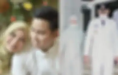 Langsung Blusukan ke Desa Usai Suami Sah Jadi Bupati Kendal, Penampilan Chacha Frederica yang Cuek Kenakan Kebaya dengan Sendal Kedodoran Jadi Sorotan, Alasannya Tak Disangka